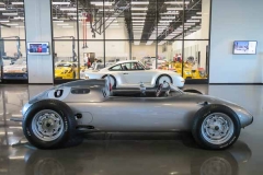 Porsche 718/2 and Porsche 959 in the background