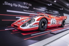 Driving the 917 KH with starting number 23, Hans Herrmann and Richard Attwood achieve the first overall victory for Porsche at the 24 hours of Le Mans. Driving the 917 KH with starting number 23, Hans Herrmann and Richard Attwood achieve the first overall victory for Porsche at the 24 hours of Le Mans.