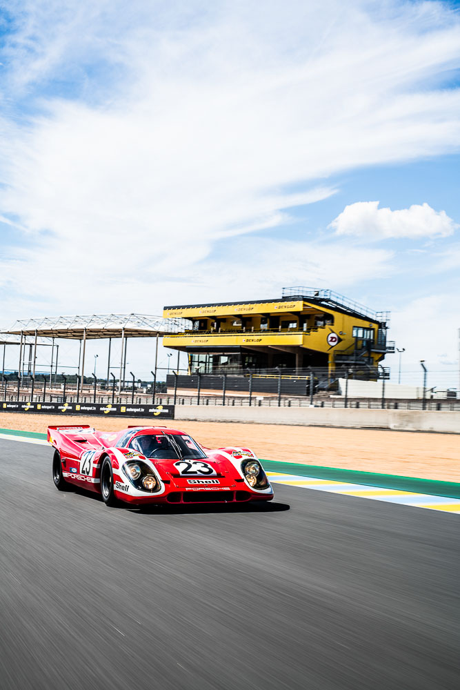 The-Porsche-917-KH-on-its-tracks-in-Le-Mans.-@Rémi-Dargegen-32