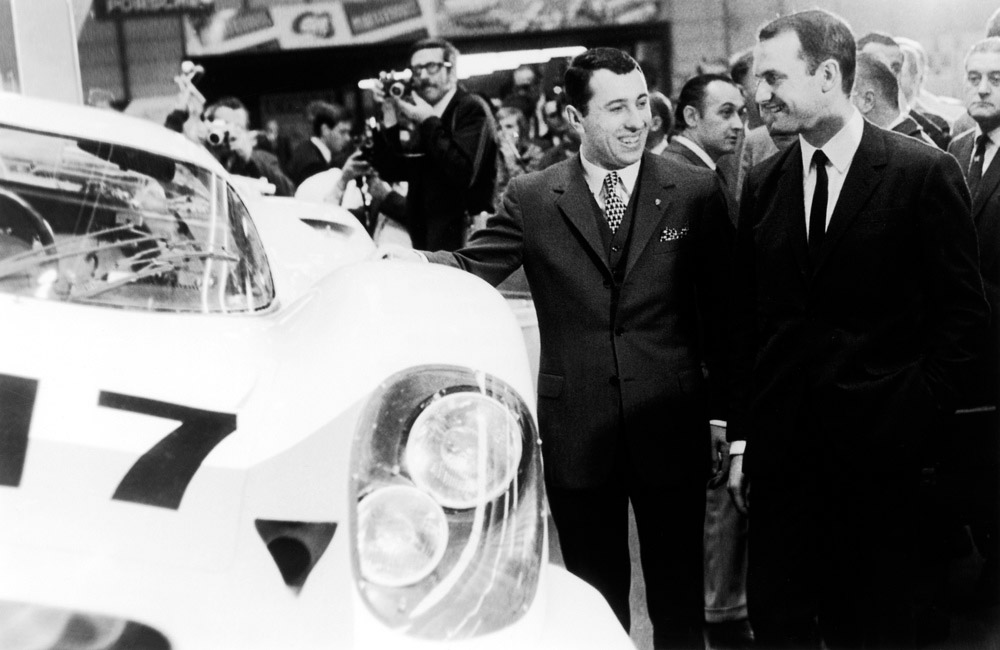 Ferdinand Piëch (right) together with Gerhard Mitter at the world premiere of the Porsche 917 at Geneva in 1969.