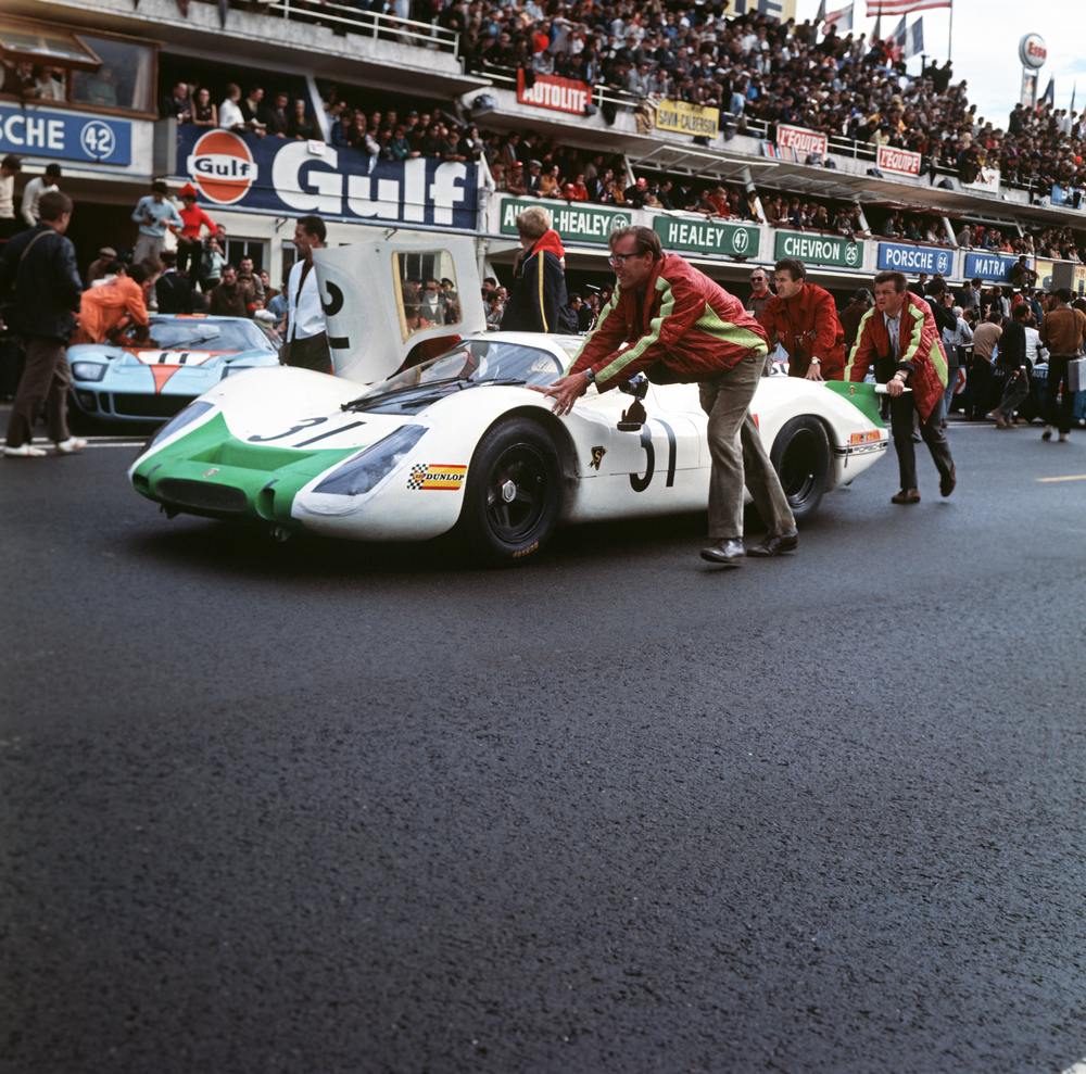 29.09.1968-24-Hours-of-Le-Mans-No.-31-Jo-Siffert-and-Hans-Herrmann-with-Porsche-908-LH-Coupé-at-the-rear-Hans-Mezger