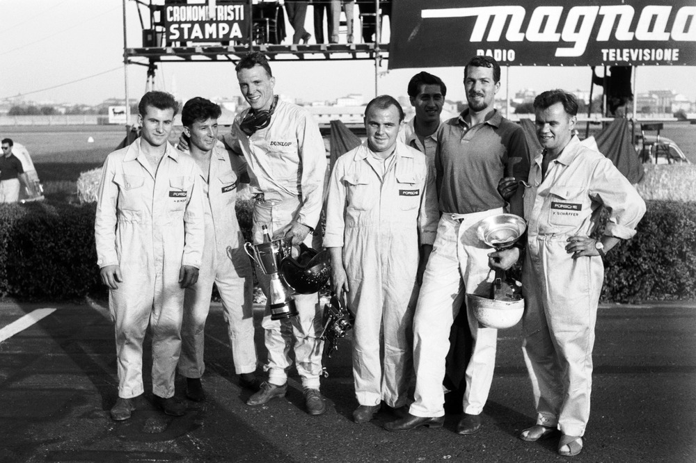 1961 Modena (GP). From left to right: Robert Binder, N.N., Dan Gurney, Willi Enz, N.N., Joakim Bonnier and Valentin Schäffer. 1961-Modena-GP.-From-left-to-right-Robert-Binder-N.N.-Dan-Gurney-Willi-Enz-N.N.-Joakim-Bonnier-and-Valentin-Schäffer.