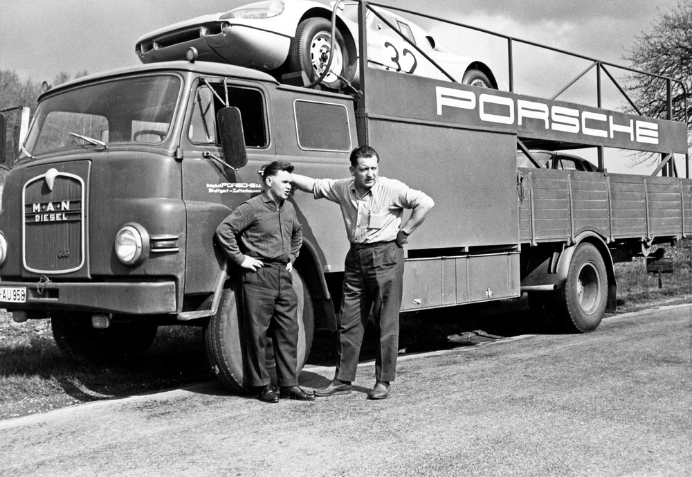 1964 on the way to the pretraining at Le Mans, on the van a 904. Left: Valentin Schäffer, Right: Karl Dubies. 1964-on-the-way-to-the-pretraining-at-Le-Mans-on-the-van-a-904.-Left-Valentin-Schäffer-Right-Karl-Dubies.