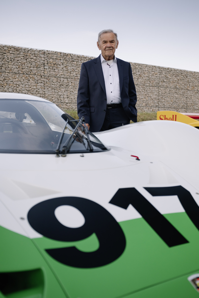 Porsche congratulates Valentin Schäffer. Porsche-congratulates-Valentin-Schäffer.
